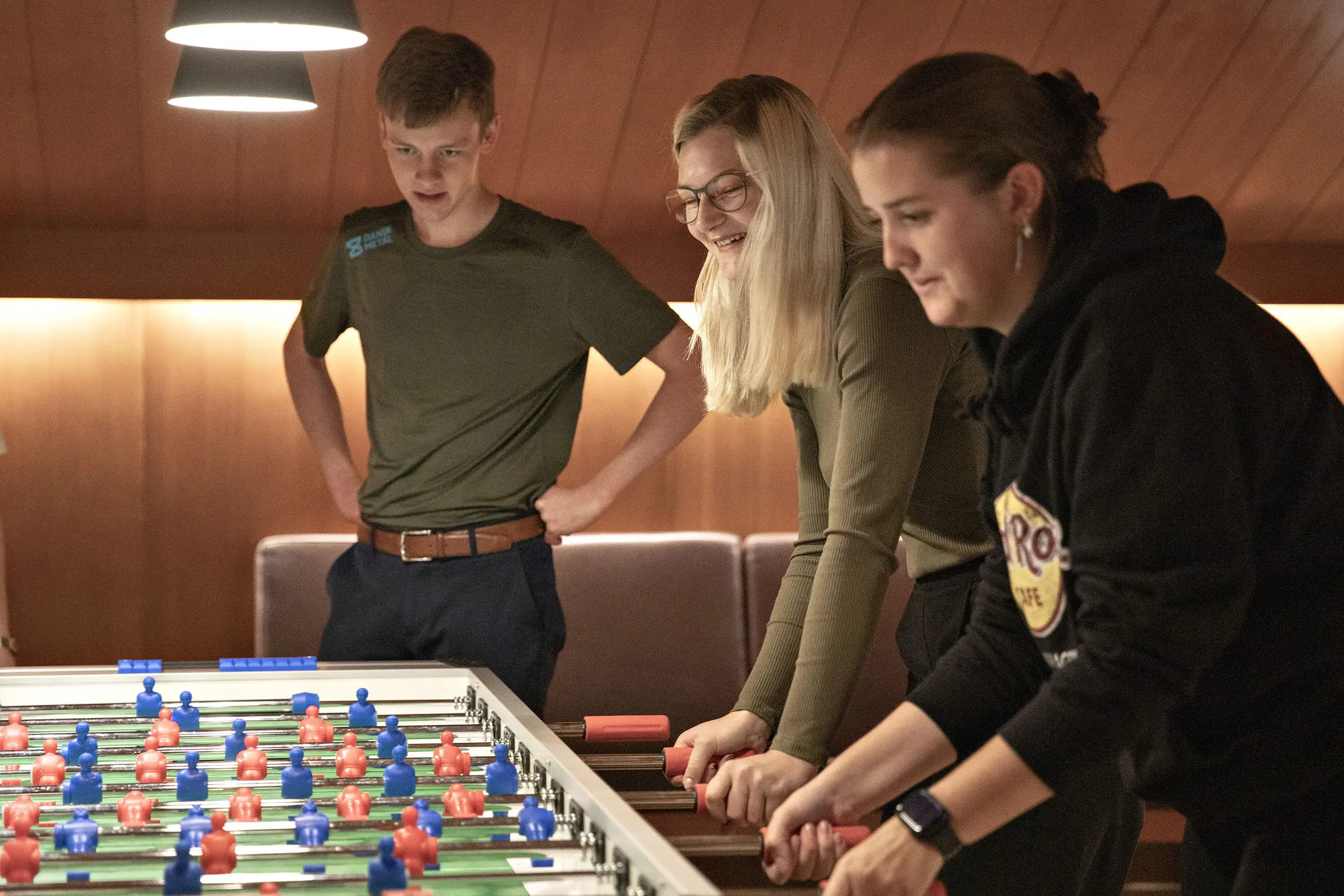 Medlemmer der spiller bordfodbold Metalskolen